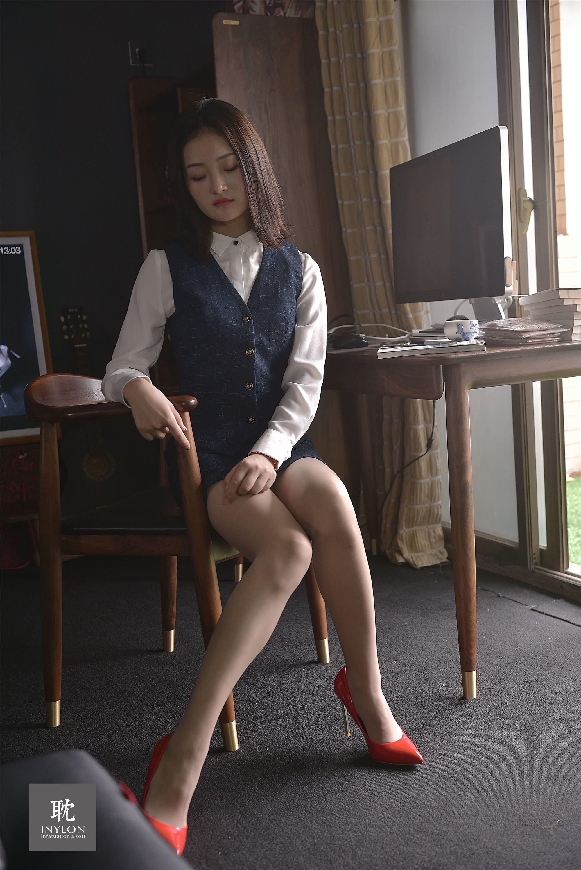 IESS异思趣向《普惠集242》- 模特：格格《主持人格格》